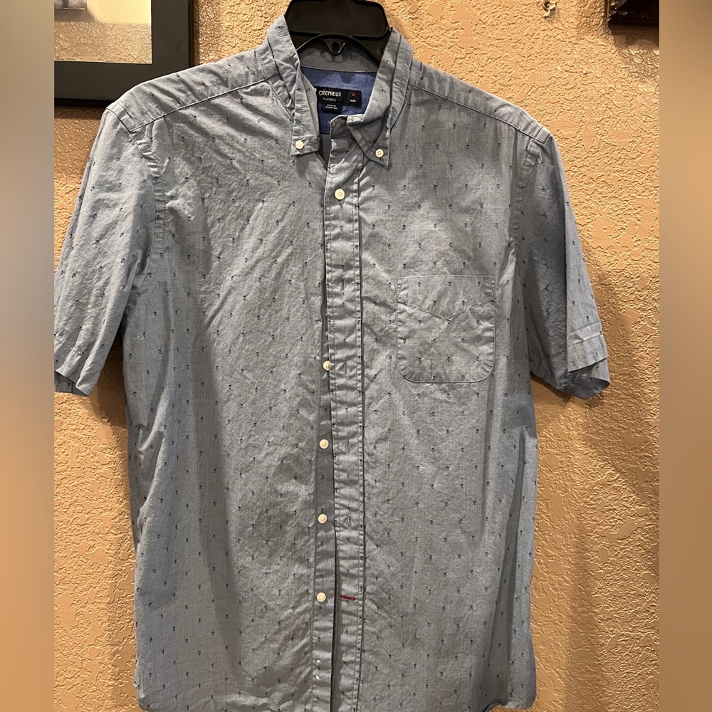 Men’s short sleeved button down shirt